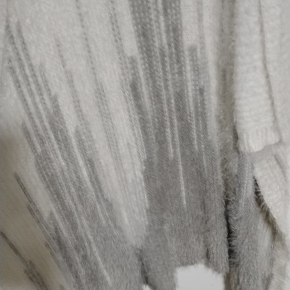 Cozy Knit Sleeveless Sweater Vest - Cream and Gray - Picture 4 of 5